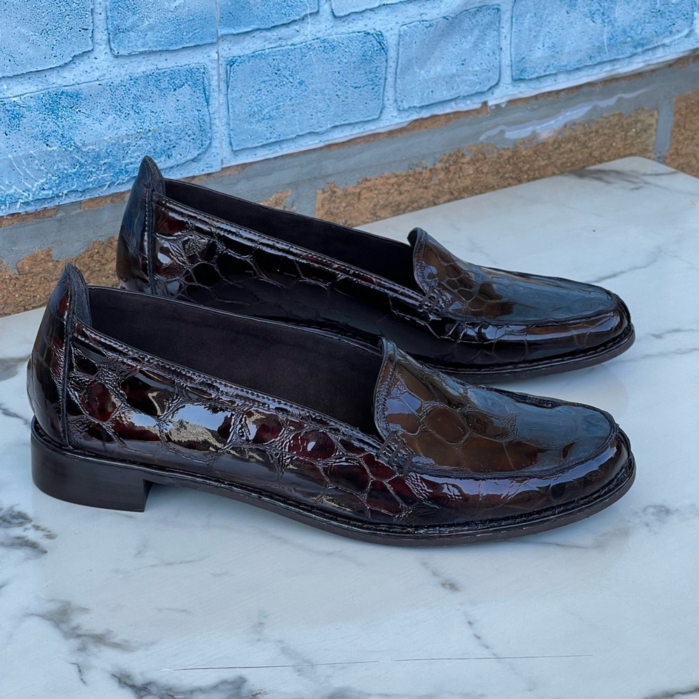 Stuart Weitzman reptile print loafer size 8